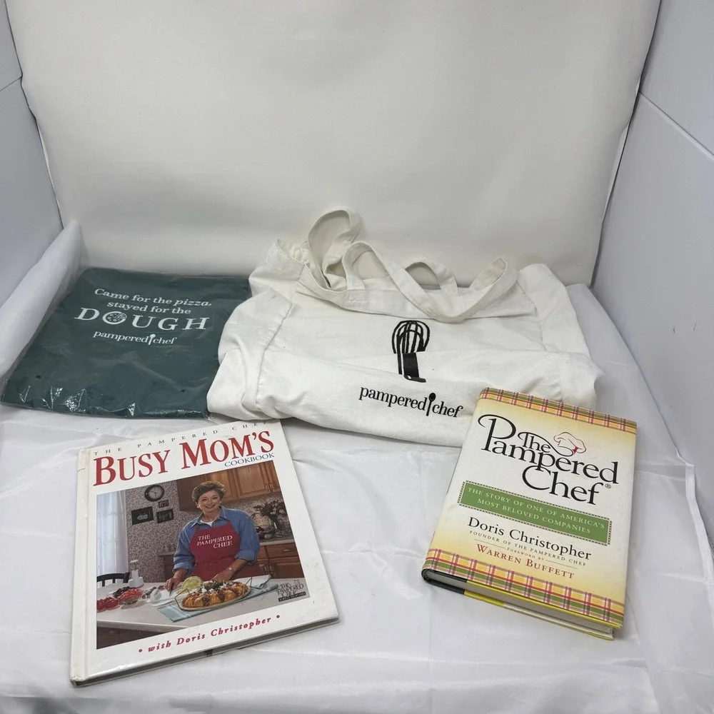 Pampered Chef Bundle 2 Books‎ Busy Mom Cookbook History Tote Bag & Pizza Apron